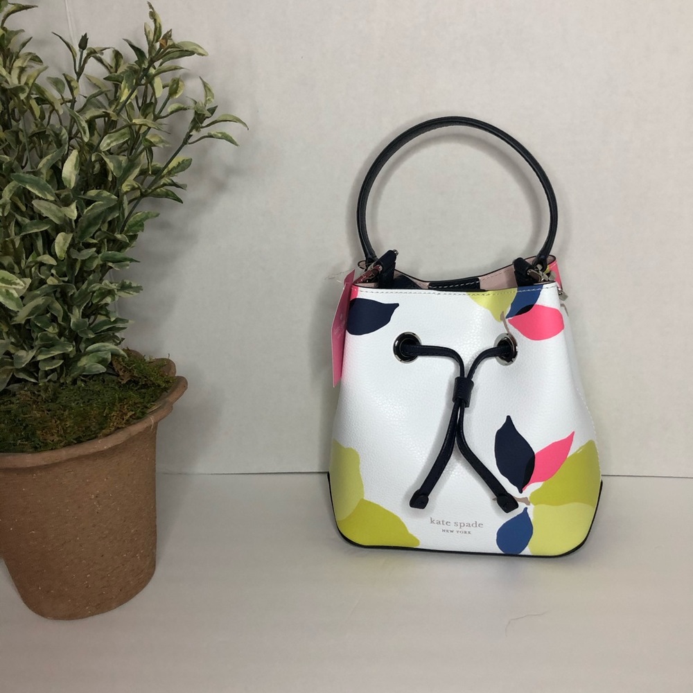 🟢Kate Spade small bucket lemon zest crossbody